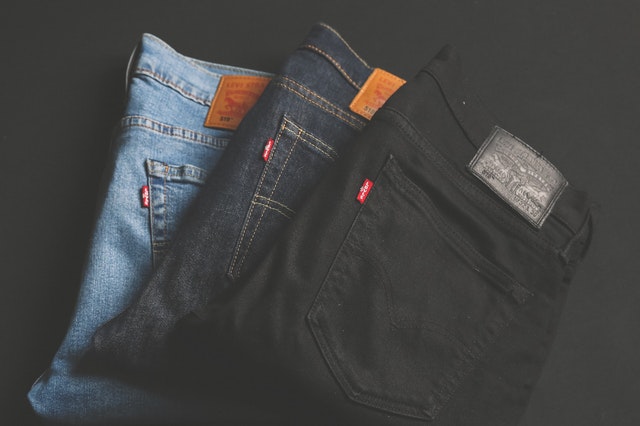 Como tirar mancha de calça jeans – Guia Completo