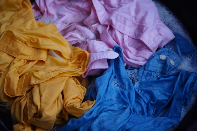 Como desamassar roupa delicada?